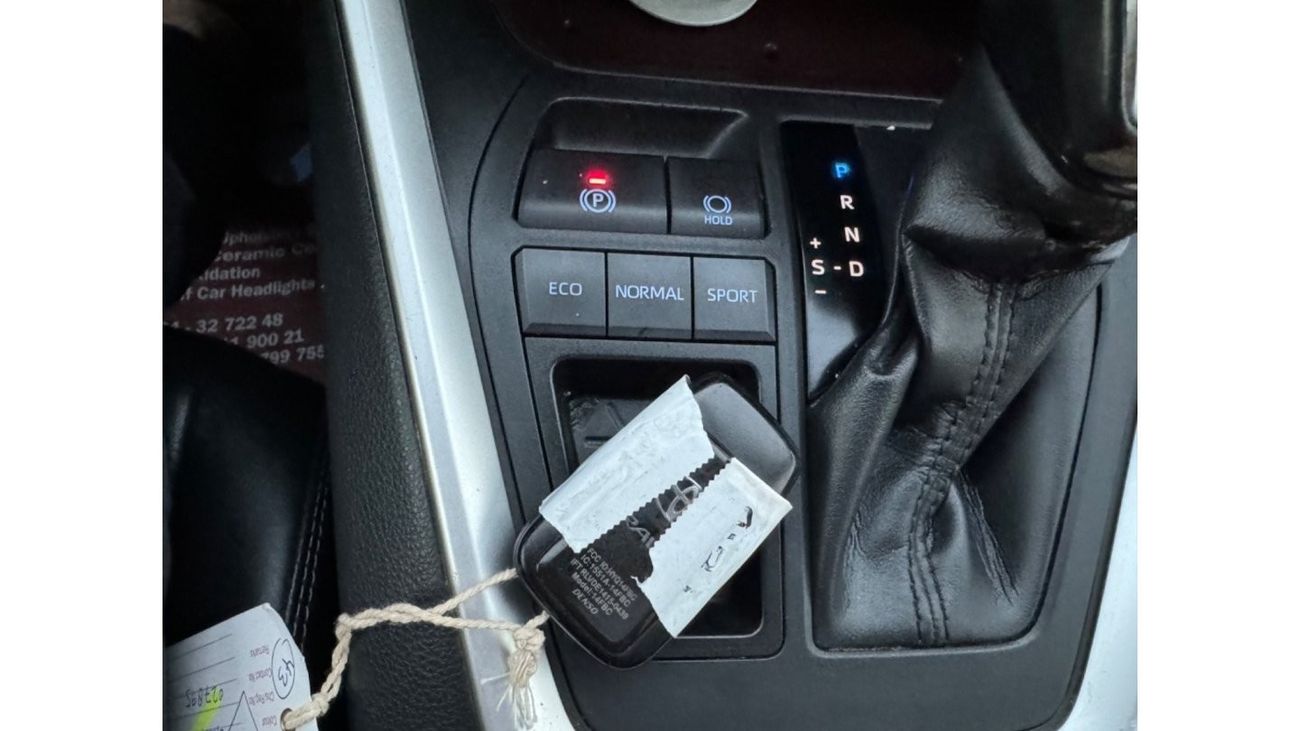 تويوتا راف ٤ 2019 LIMITED AWD SUNROOF UAE PASS