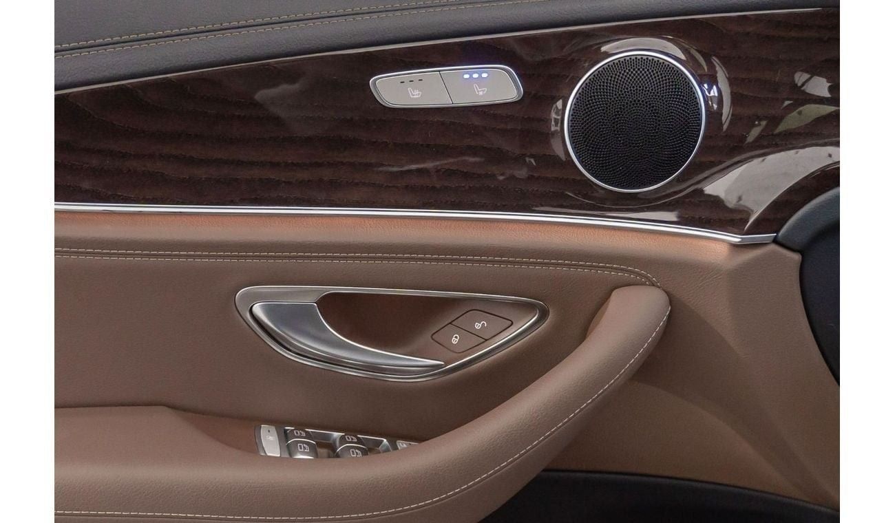 Mercedes-Benz E300 Premium 2.0L