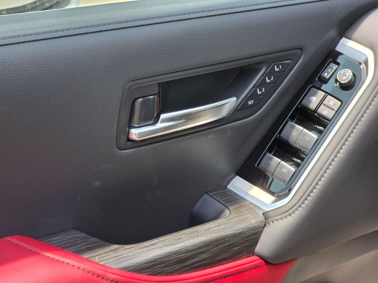 تويوتا لاند كروزر 3.5L HYBRID VXR 7 Seater Full Option