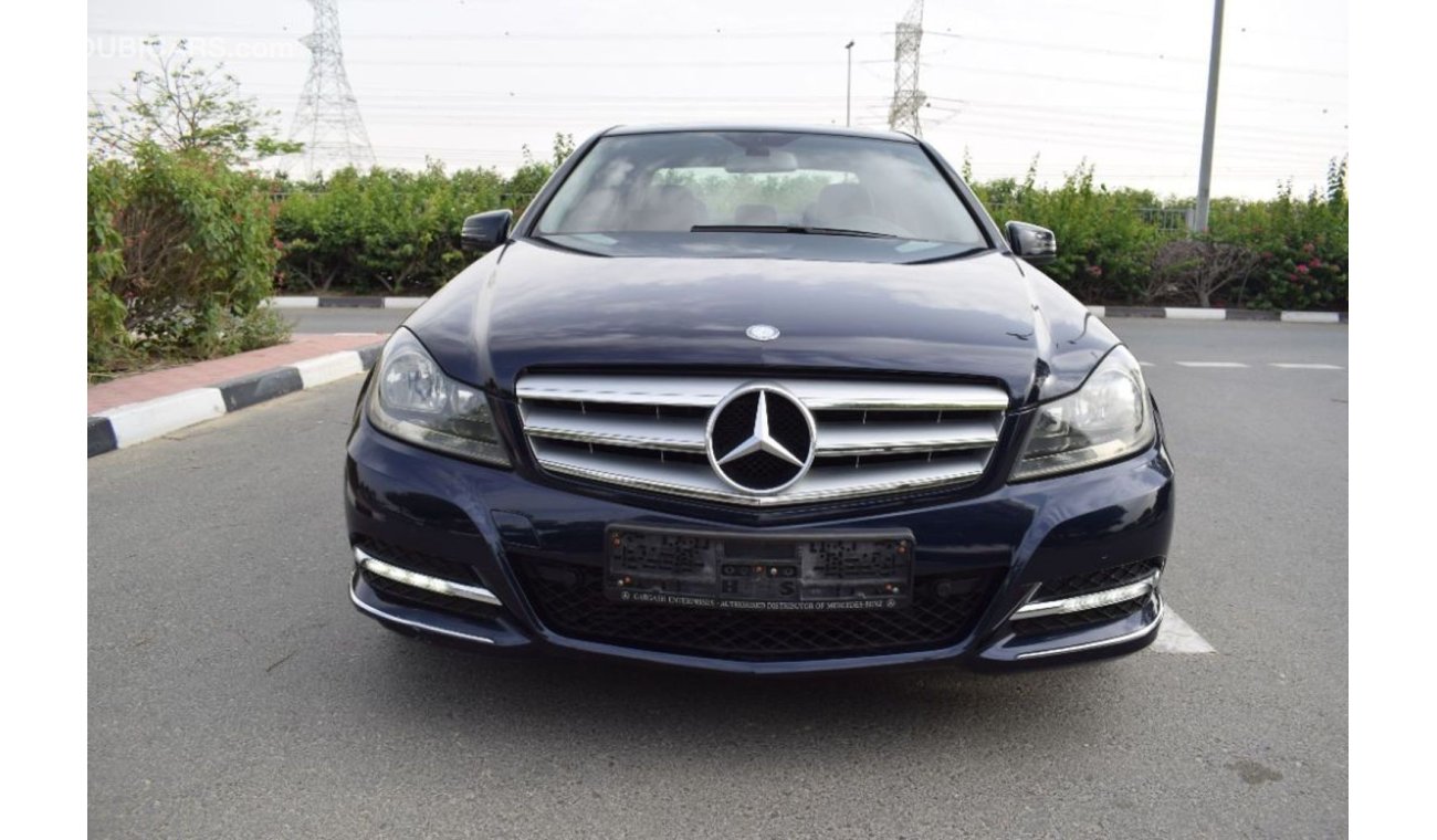 مرسيدس بنز C200 Avantgarde - 2013 - Low Mileage - GCC Specs - Well Maintained