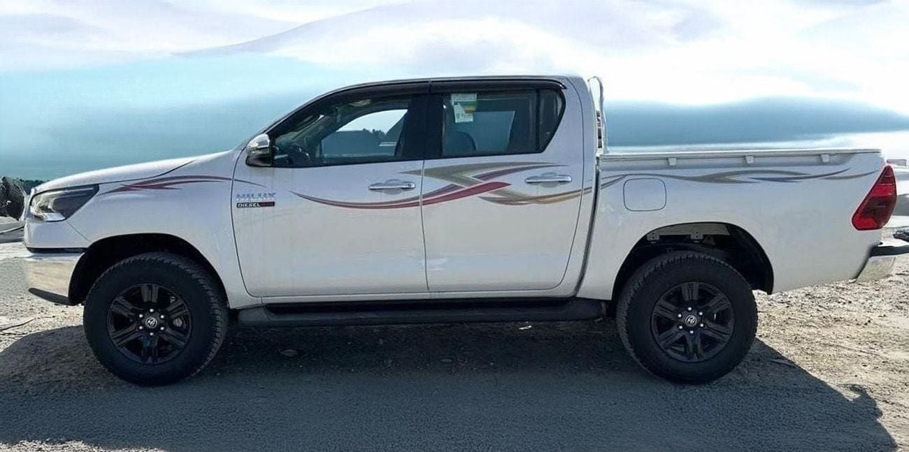 تويوتا هيلوكس DC 2.4L AT Diesel 4x4 Full option