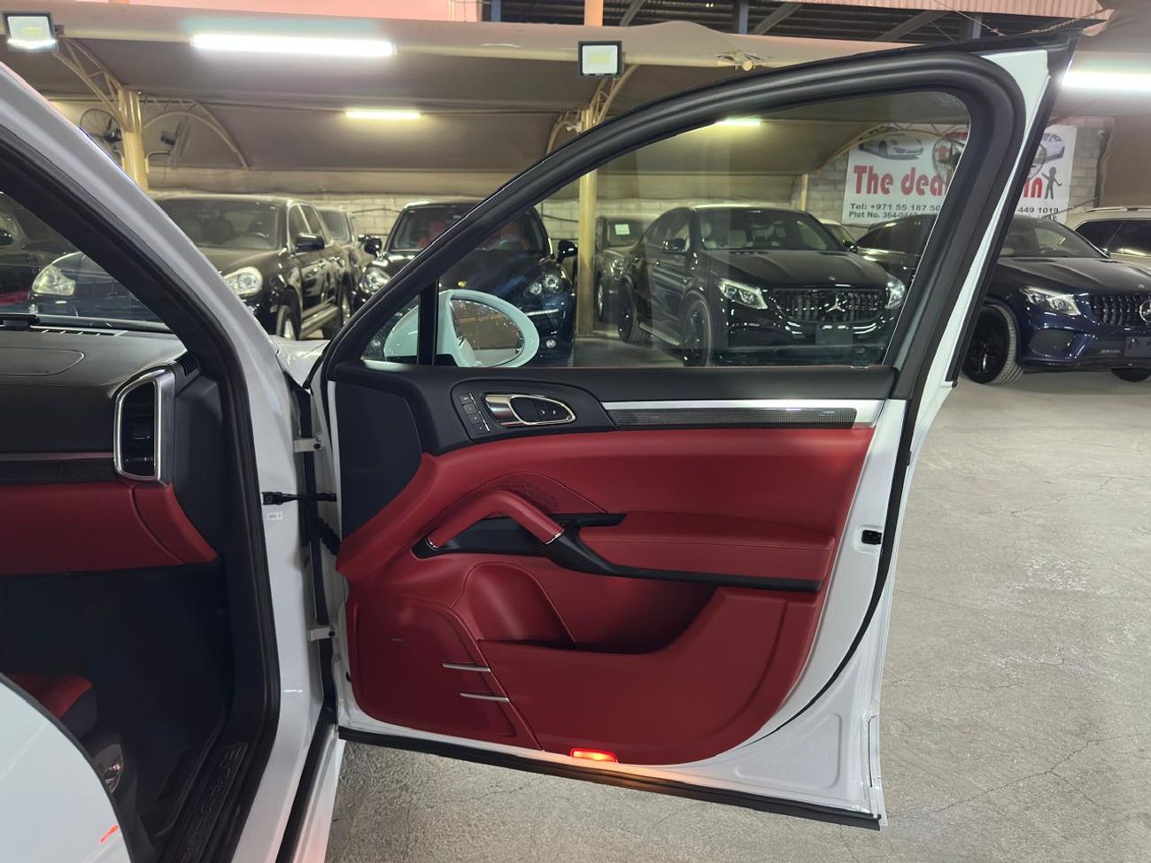 Porsche Cayenne Turbo S 4.8L (570 HP) 2016 | FULL SERVICE HISTORY | CARBON CERAMIC BRAKES (PCCB) | FULL SPEC!