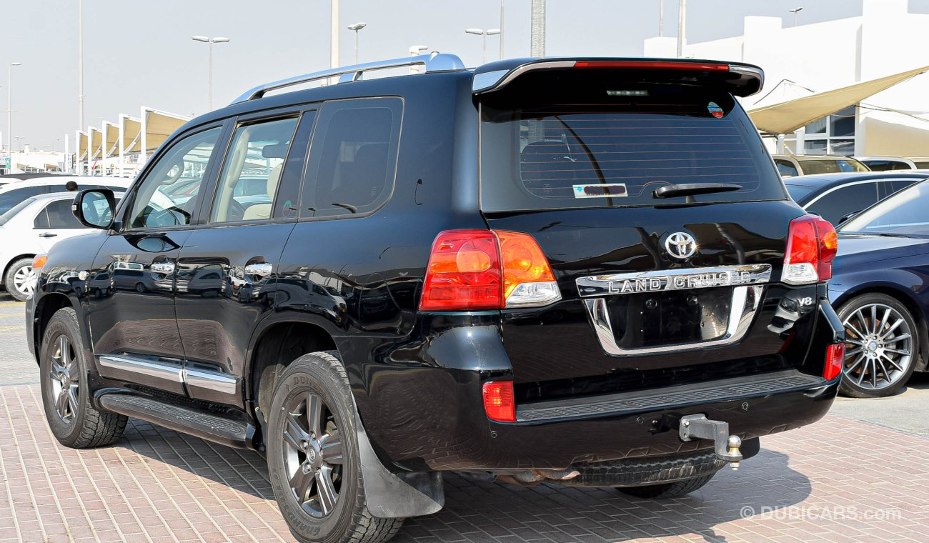 Toyota Land Cruiser GXR V8