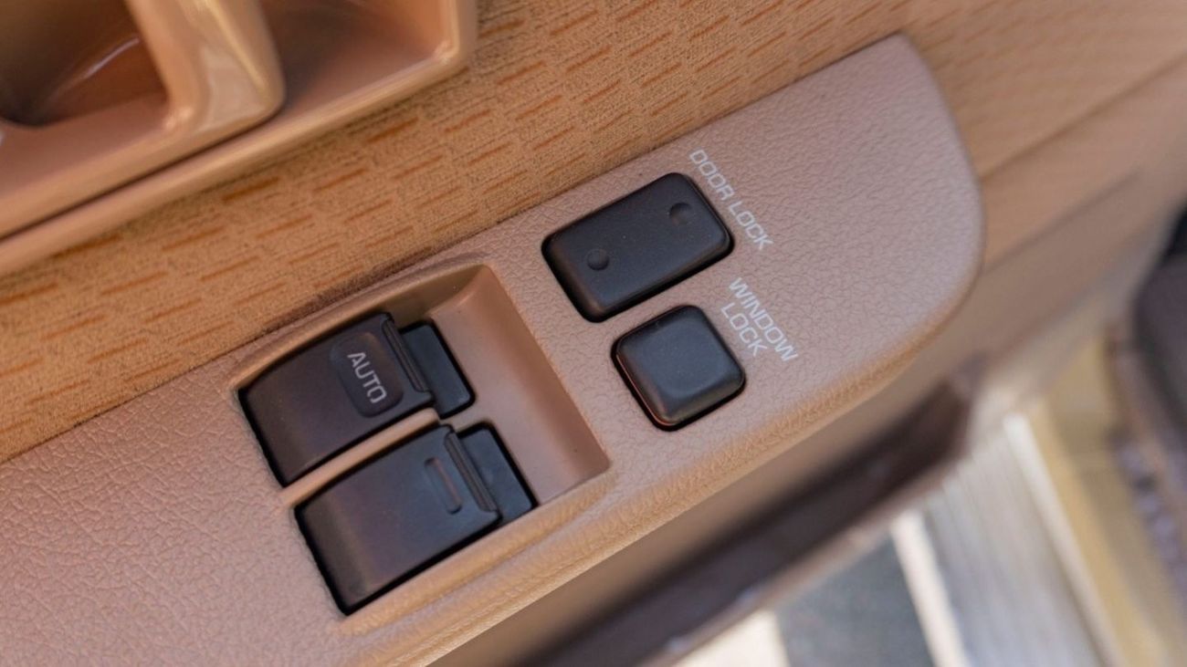 Toyota Land Cruiser Pick Up 2024 Toyota LC79 4.0L petrol Manual transmission