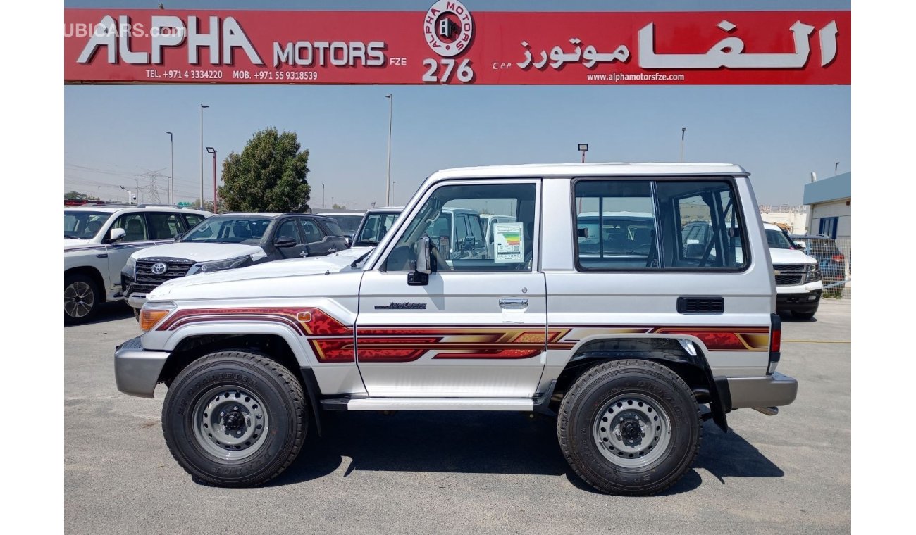 تويوتا لاند كروزر هارد توب 4.0L V6 ( 2 Doors + Winch + Fog + Wood + Side Sticker)