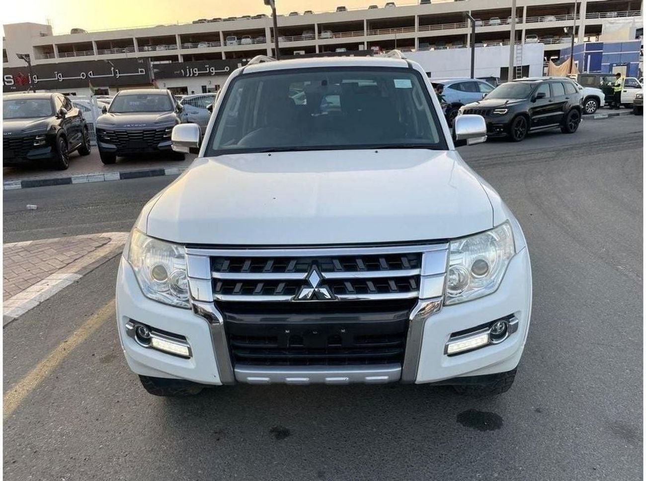 ميتسوبيشي باجيرو Diesel 3.2 Liter Right Hand Drive Automatic 7 Seater Leather sea