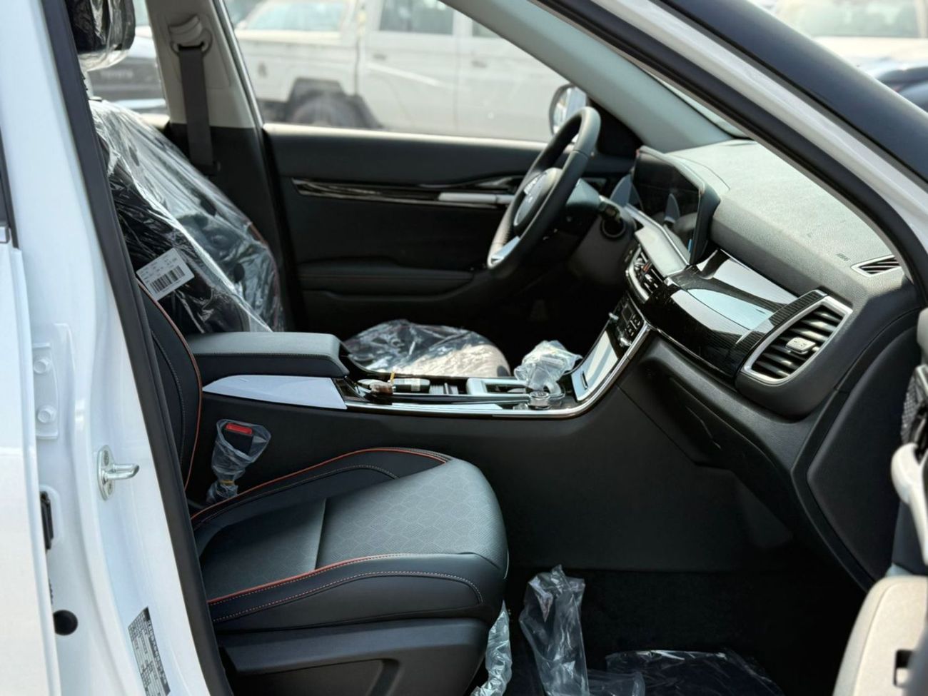 Kia Seltos KIA SELTOS 1.5L CHINESE SPECS FULL OPTION WITH BLACK ROOF