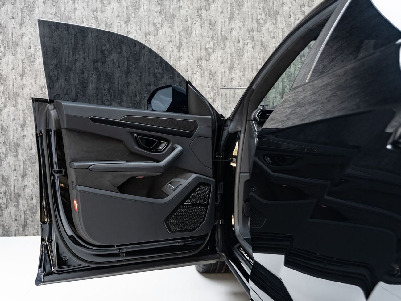 Lamborghini Urus SE BUY NOW, PAY 2027 | THE BLACKLINE STANDARD | 2025 Lamborghini Urus SE, 2030 Lamborghini Warranty