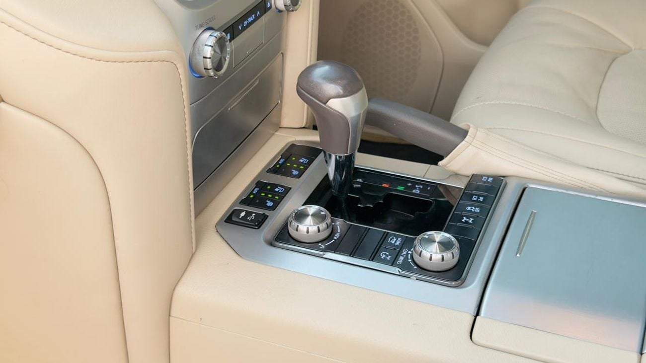 Toyota Land Cruiser SAHARA | PUSH START | SUNROOF | 360 VIEW CAMERA | V8 DIESEL ENGINE | AT | ELECTRIC HEATED & MEMORY S