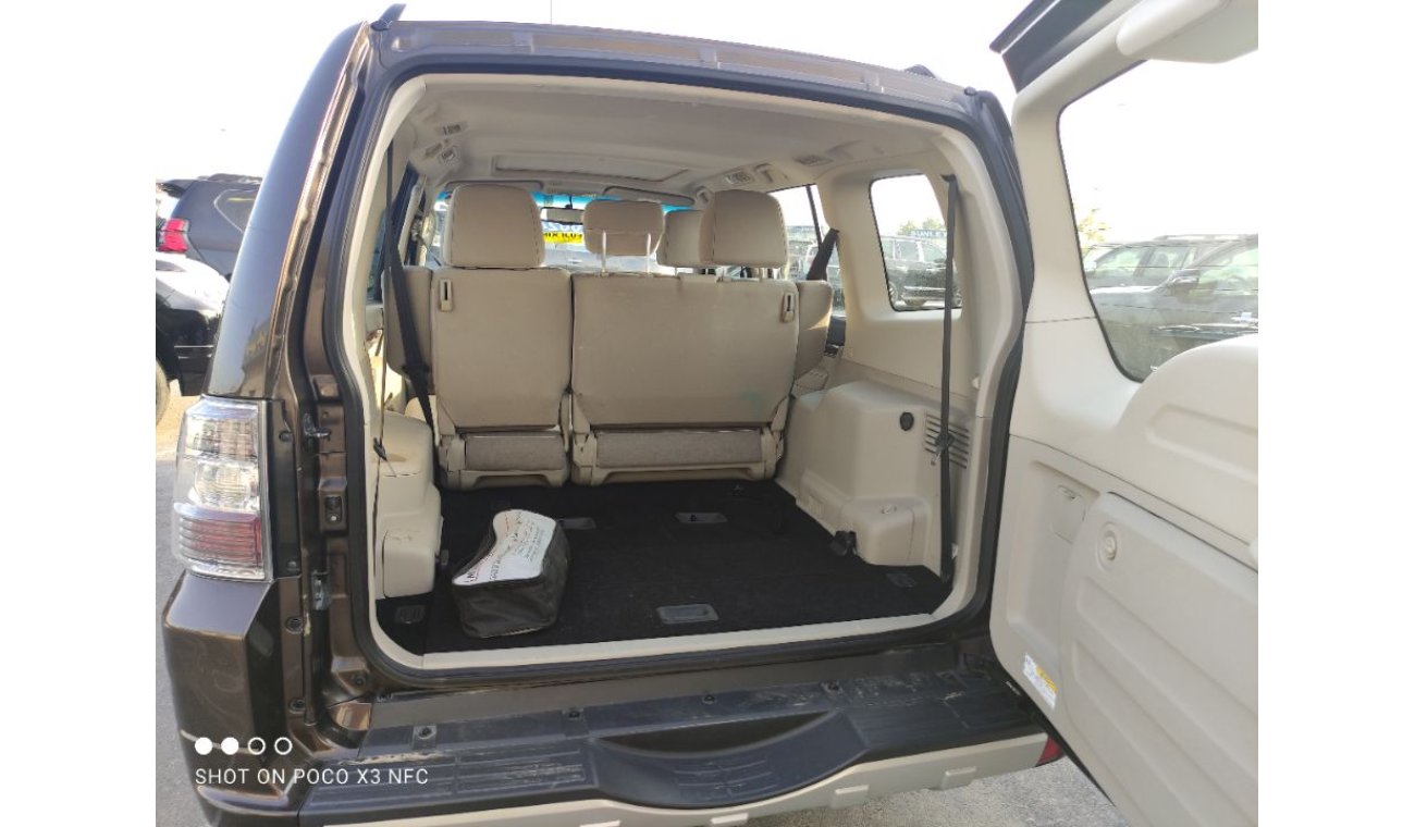 Mitsubishi Pajero V6 5 Door with sunroof 2018 Mint condition (Also registered in Dubai)