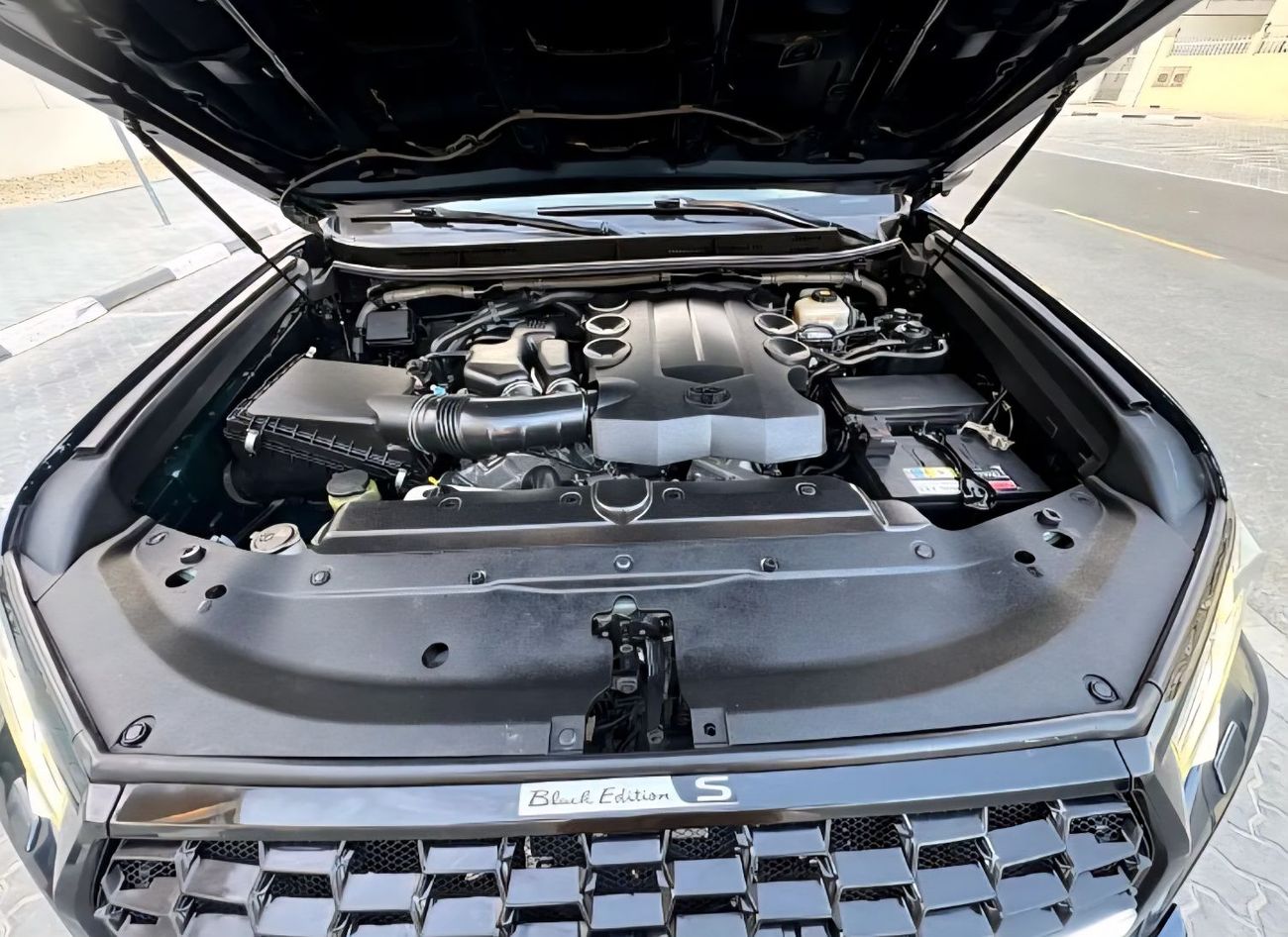 تويوتا برادو LHD VXR (Top of the Option) 4.0L V6 1GR Petrol engine Automatic Gear 4WD 7 Seats 5 Door