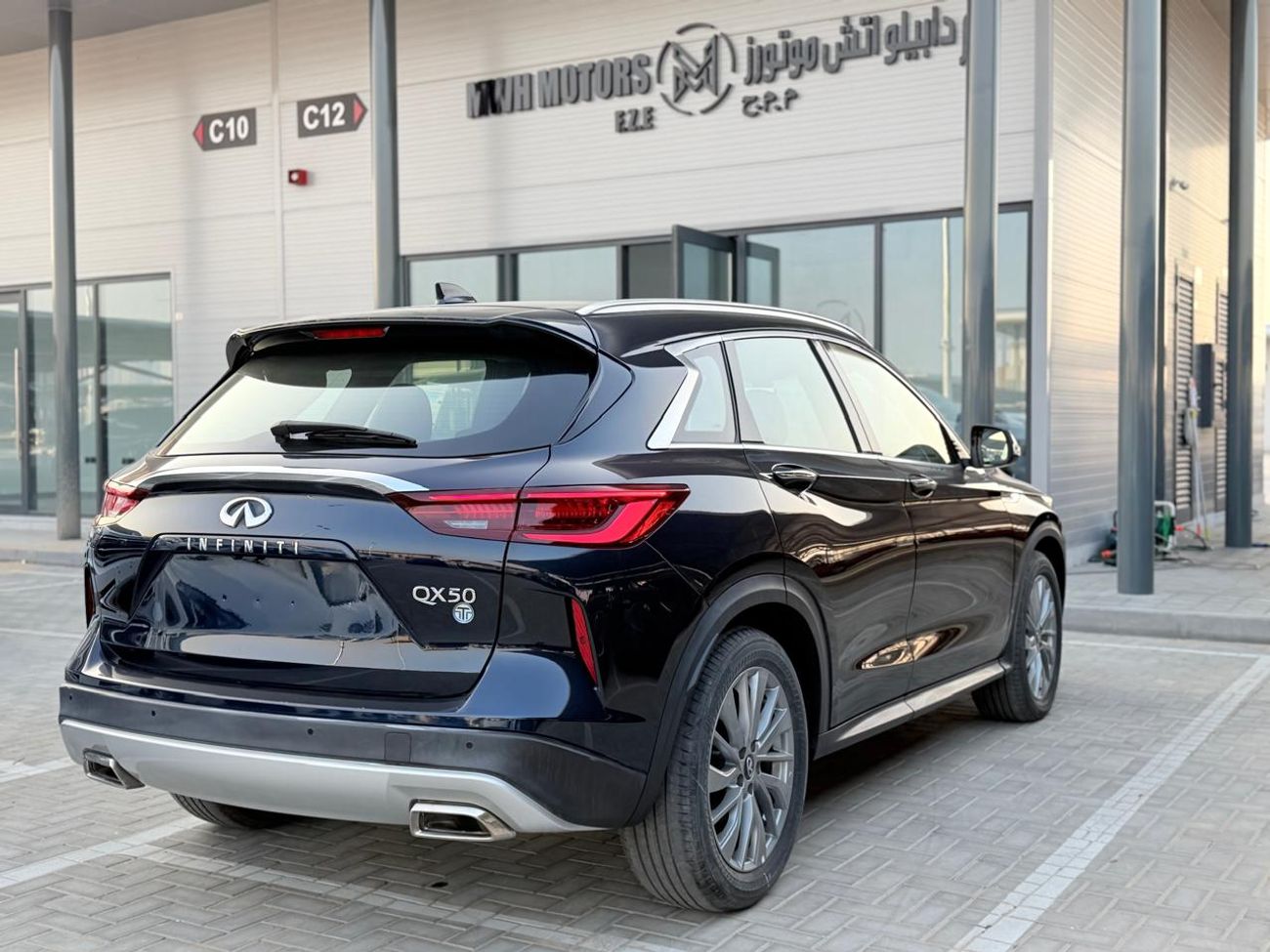إنفينيتي QX50 Luxury 2.0L RWD