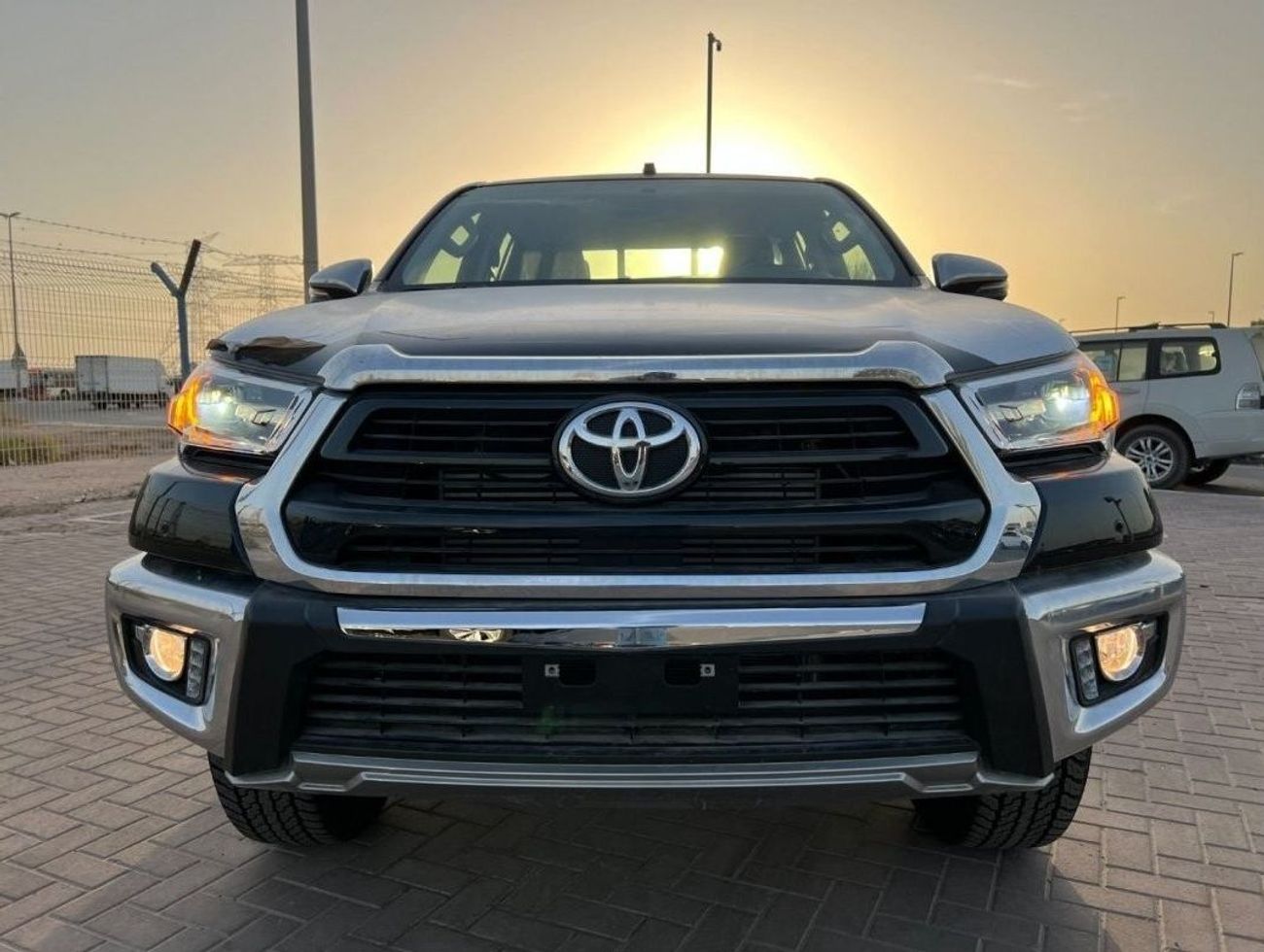 Toyota Hilux S GLX Double Cab 2.8L 4-Cyl Diesel (Full-Option)