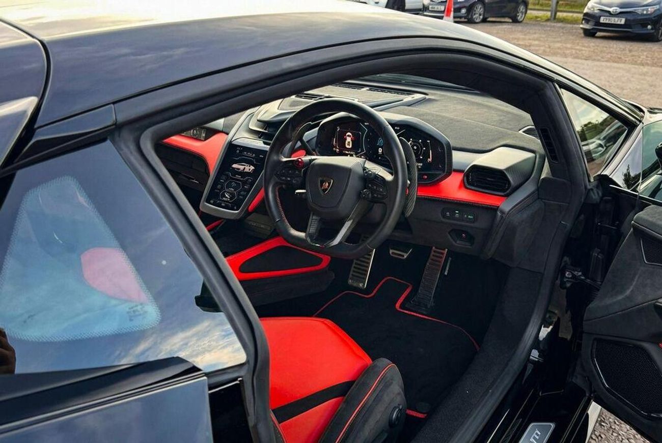 Lamborghini Revuelto Revuelto	6.5 V12 HPEV 3.8kWh AMT 4WD Euro 6 2dr (EXPORT ONLY)