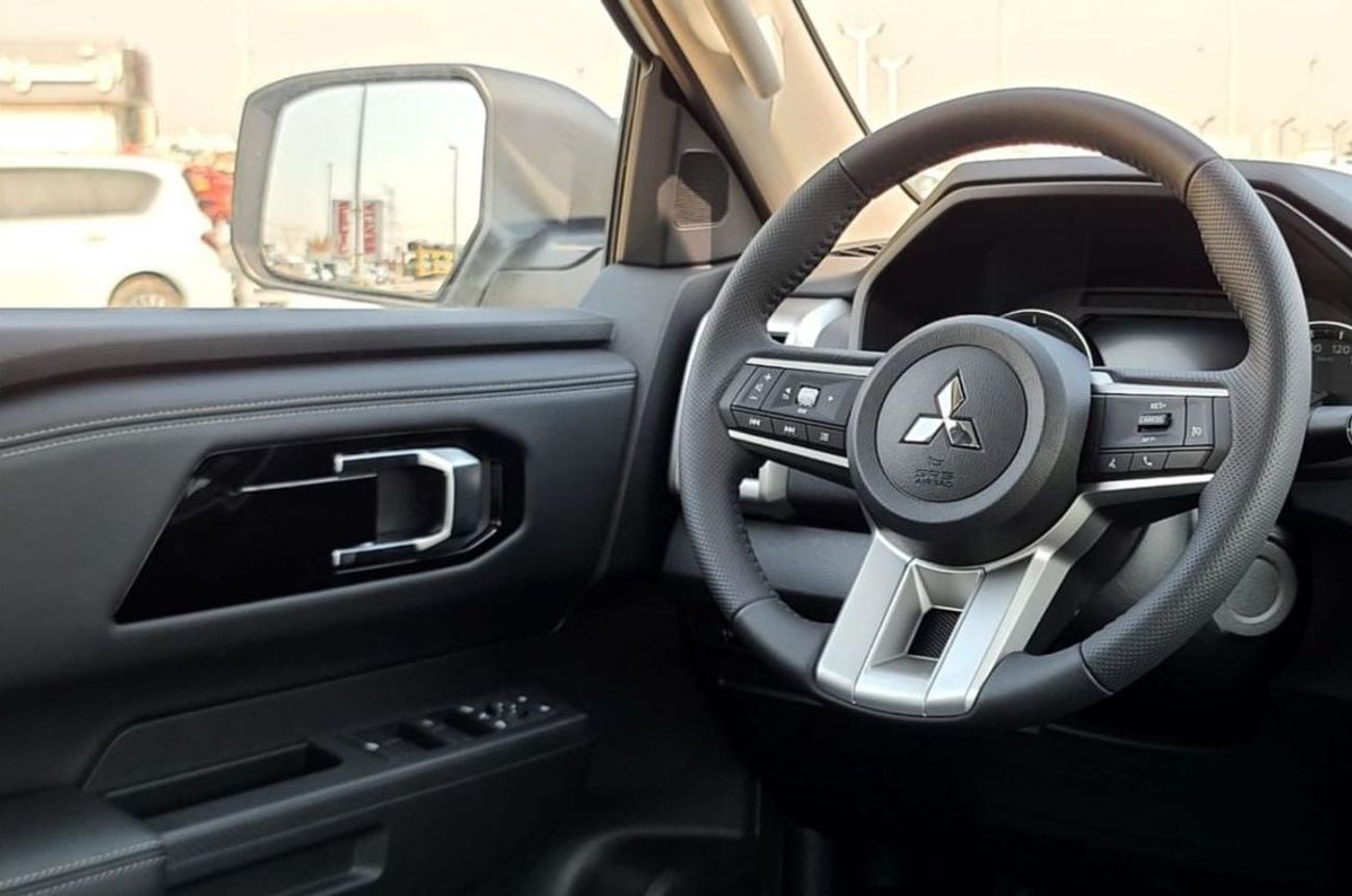 ميتسوبيشي L200 Sportero 2.4L DSL DC 4WD 6AT Chrome Edition