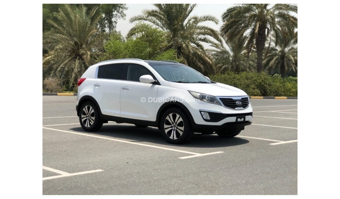 Kia Sportage MODEL 2013 GCC CAR PERFECT CONDITION INSIDE AND OUTSIDE FULL PANORAMIC ROOF