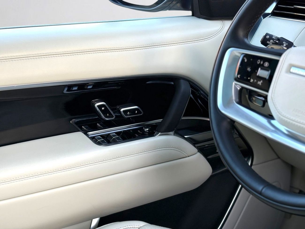 Land Rover Range Rover HSE P530 AED 8,400 P.M | 0% DOWN PAYMENT | RANGE ROVER VOGUE SE P530 | 4.4L TWIN-TURBO V8 – 523 HP |
