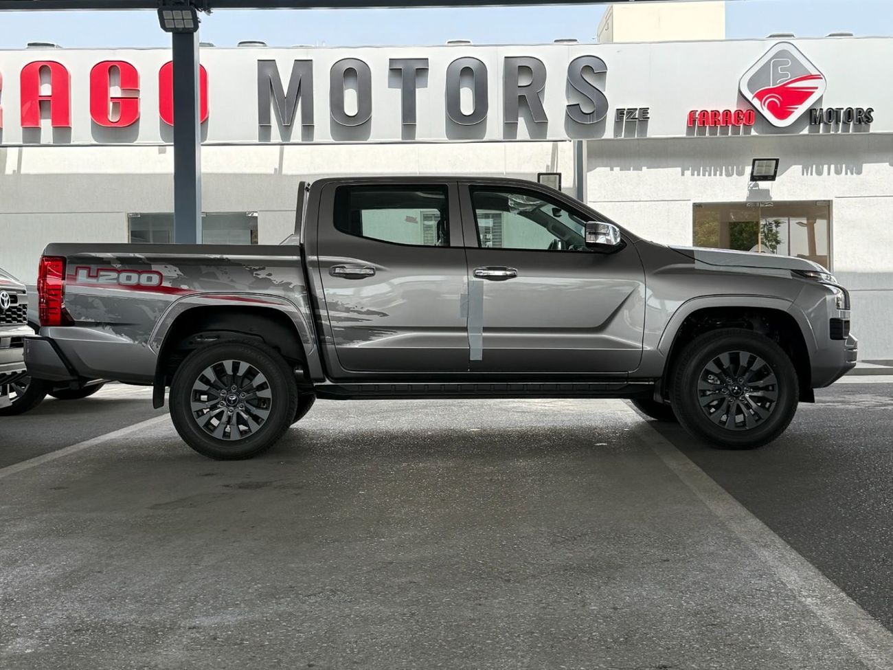 Mitsubishi L200 chrome package 4x4 M/T 18 inch alloy rims **EXPORT ONLY**التصدير فقط خارج الخليج**