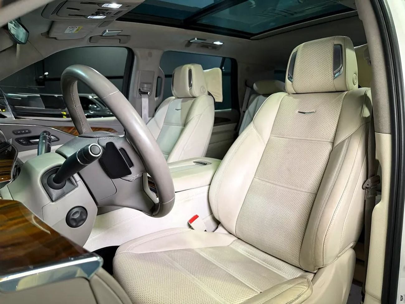 Cadillac Escalade PREMIUM LUXURY PLATINUM PREMIUM LUXURY GCC FHS LOW