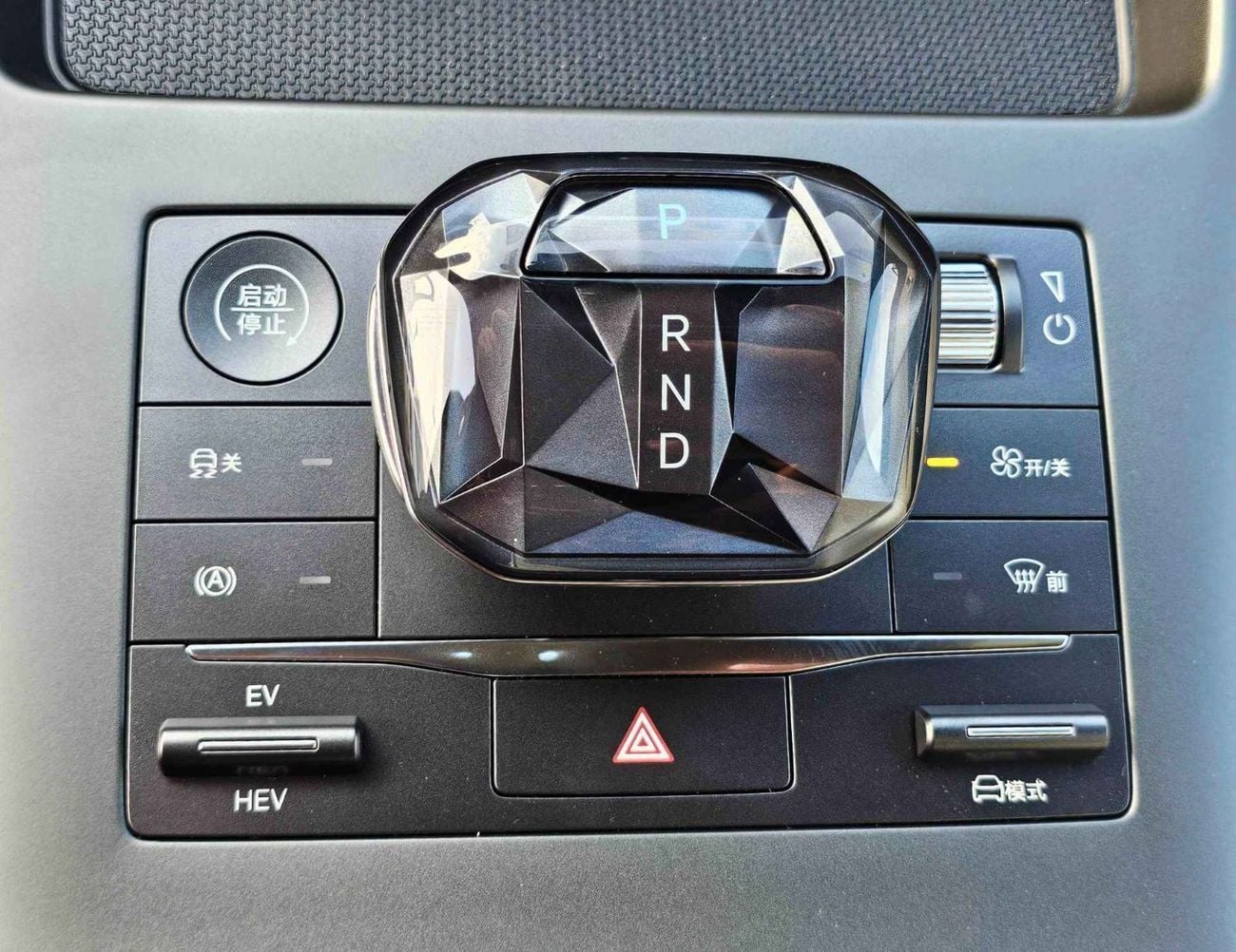 BYD QIN PLUS DMI 55 KM PLUG IN HYBRID/ 1.5L V4 PETROL / DVD +CAMERA / PUSH START / LEATHER SEATS (CODE # QINPDMI)