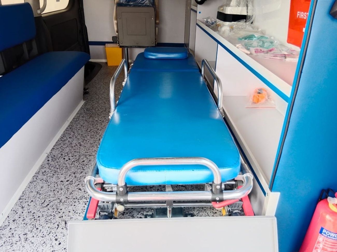 Toyota Hiace TOYOTA HIACE AMBULANCE RIGHT HAND DRIVE  (PM1562)