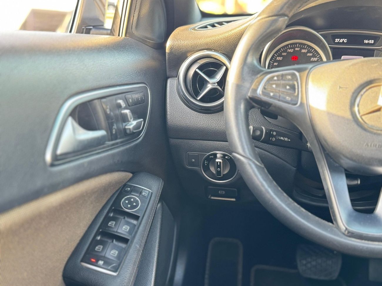 Mercedes-Benz GLA 250 Std 2.0L (208 HP)