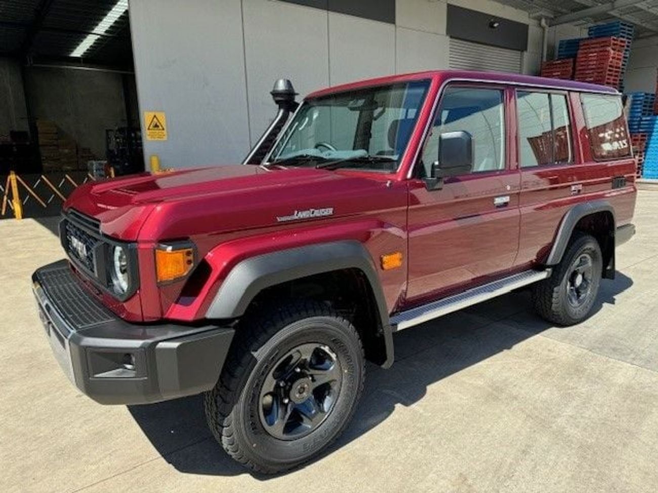 تويوتا لاند كروزر 70 AUTO DIESEL 2.8