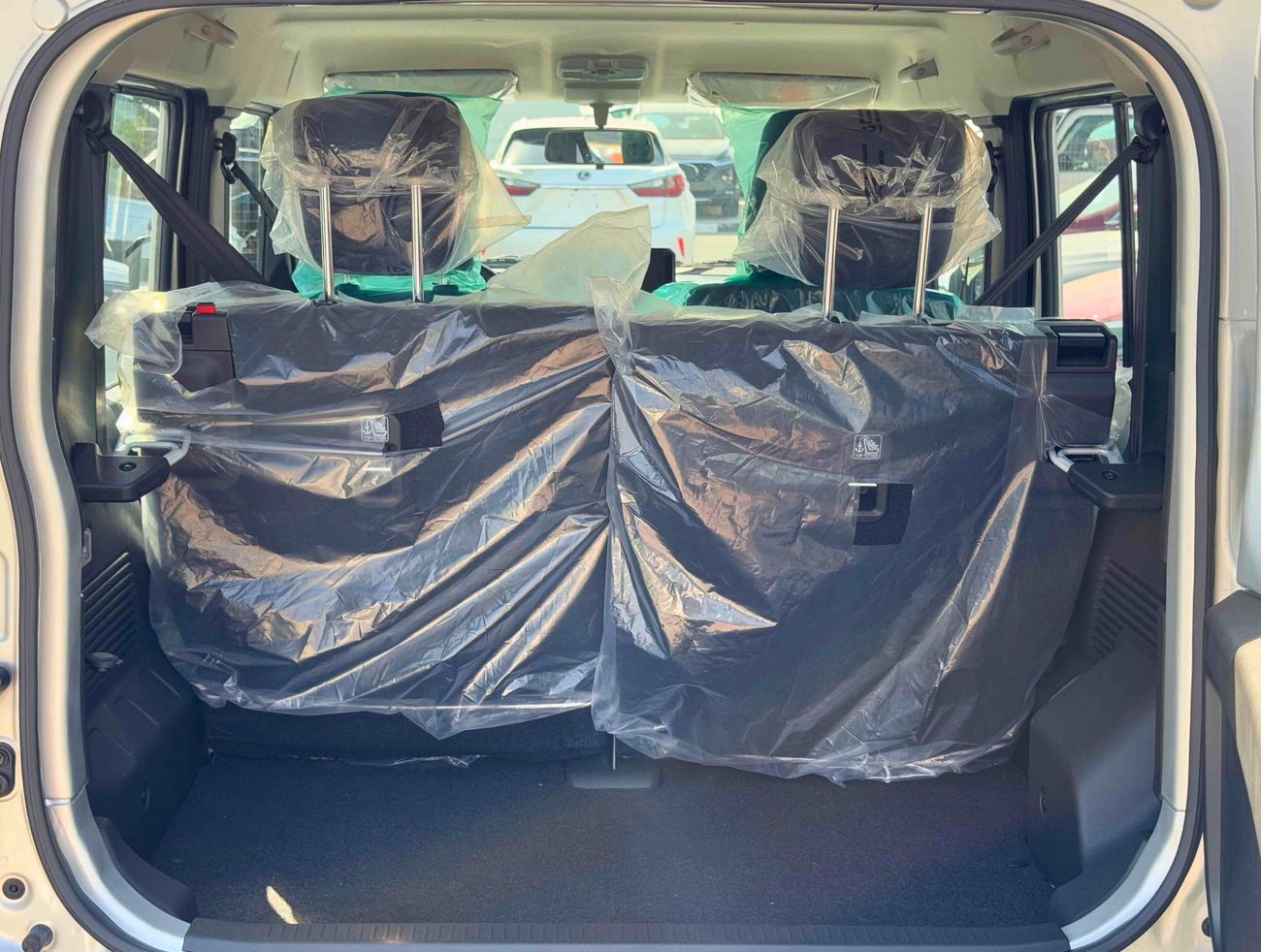 Suzuki Jimny GLX 5 DOOR / ALL GRIP OF ROAD / 1.5L V4 / A/T /  9" DISPLAY / 4X4 (CODE # 69012)