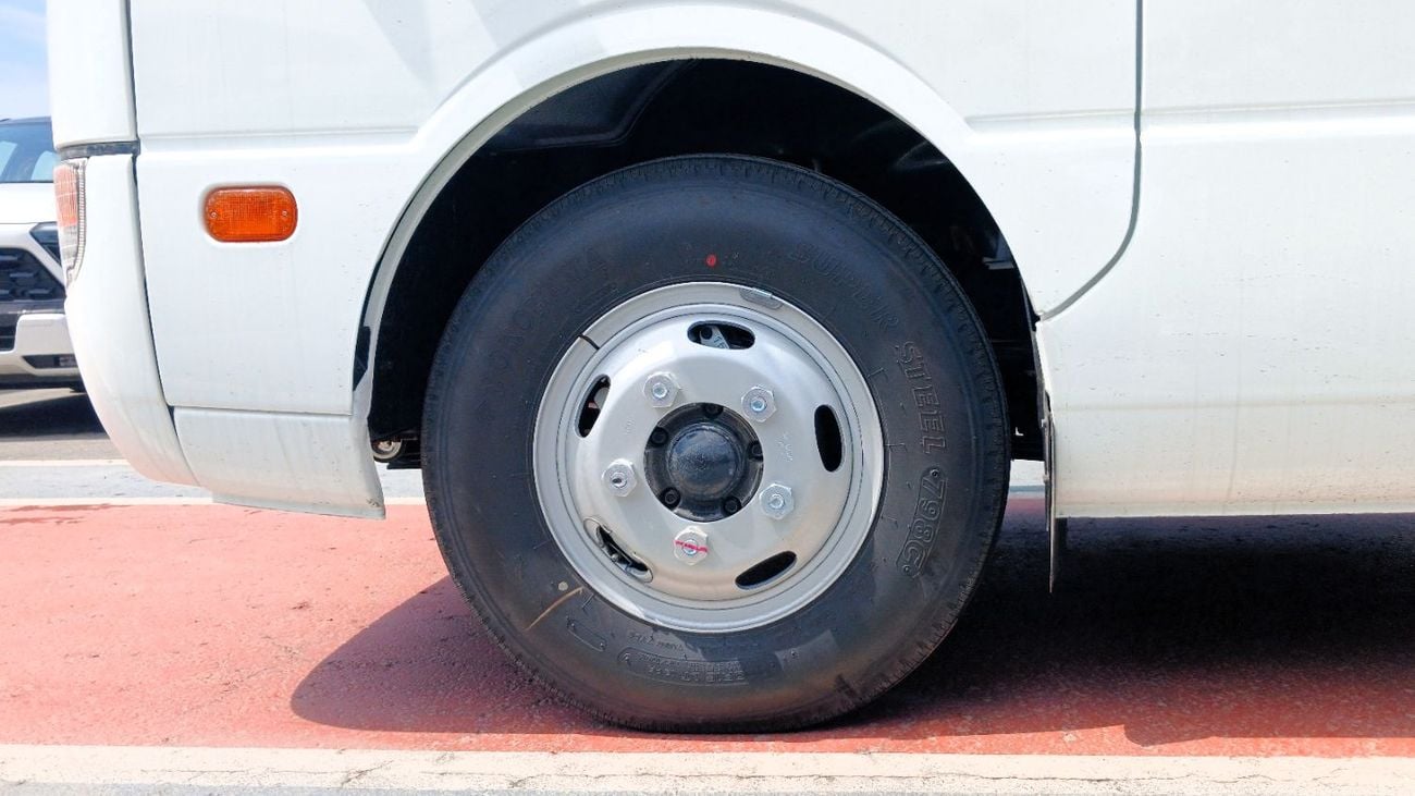 ميتسوبيشي روزا Mitsubishi Rosa 4.2L Diesel 33 Seater 2026YM