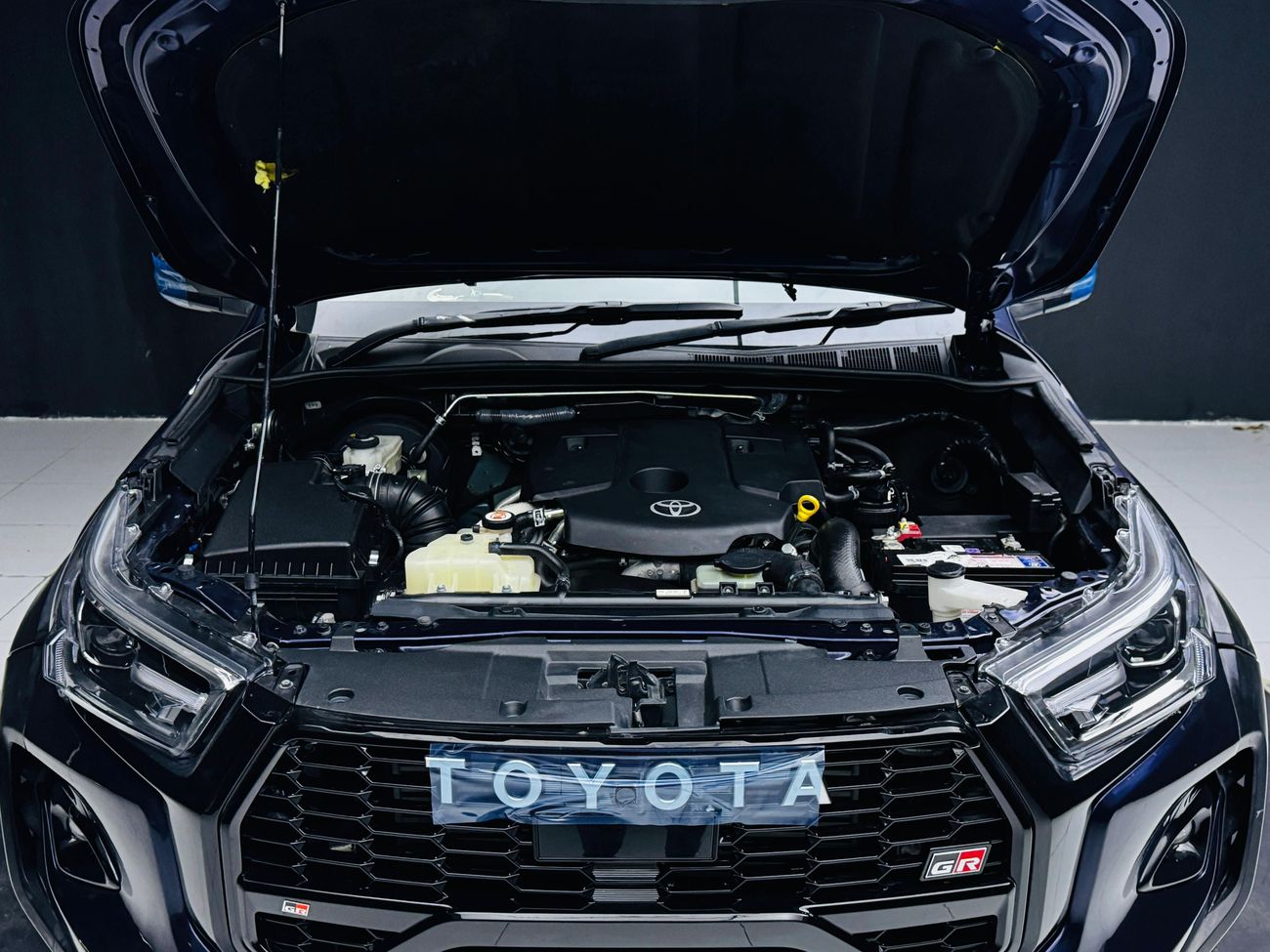 تويوتا هيلوكس RUGGED.X