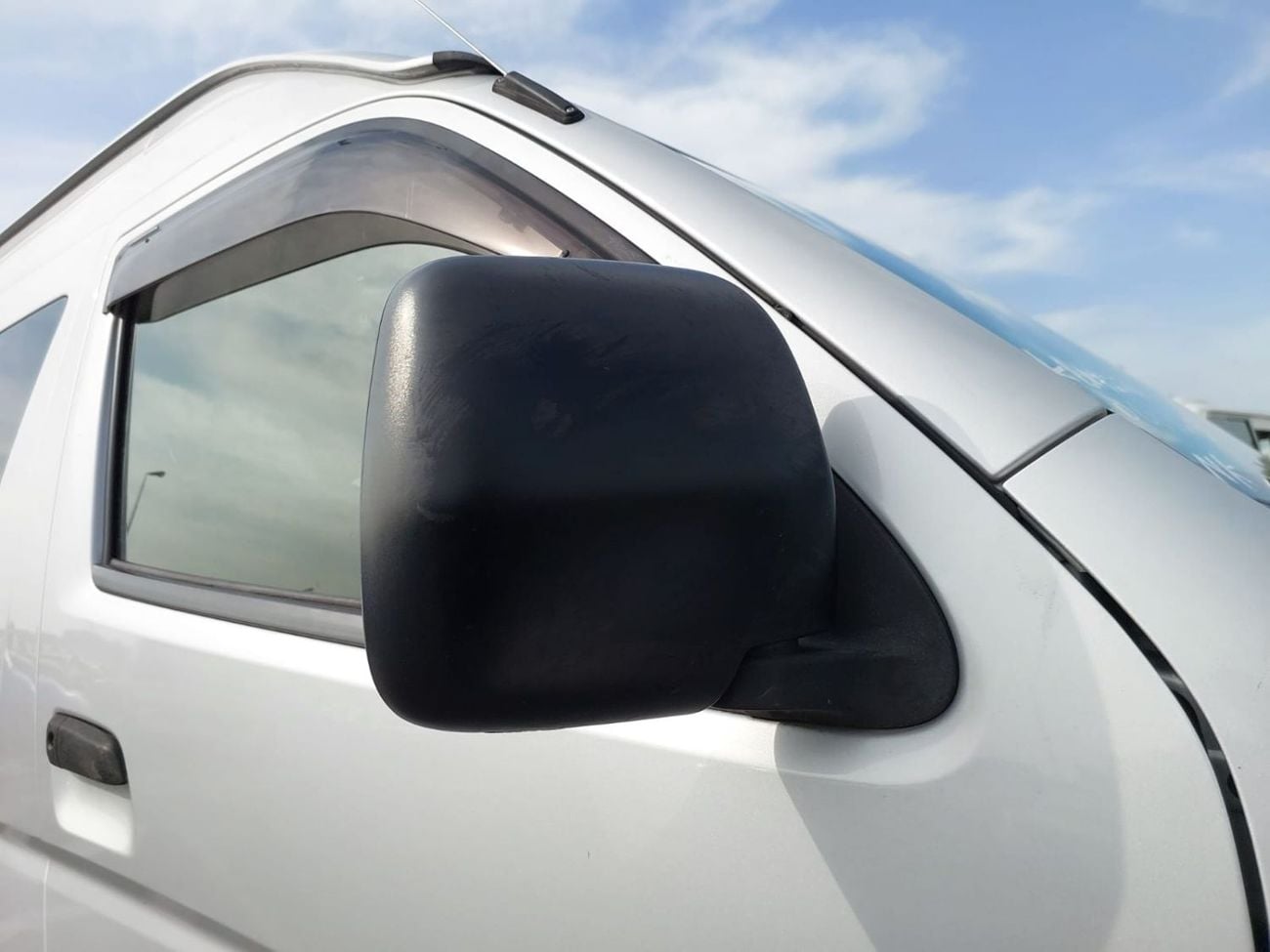 Toyota Hiace (RAMADAN OFFER) TOYOTA HIACE VAN RHD 2015 MODEL 3.0 L DIESEL AUTOMATIC(PM16503)