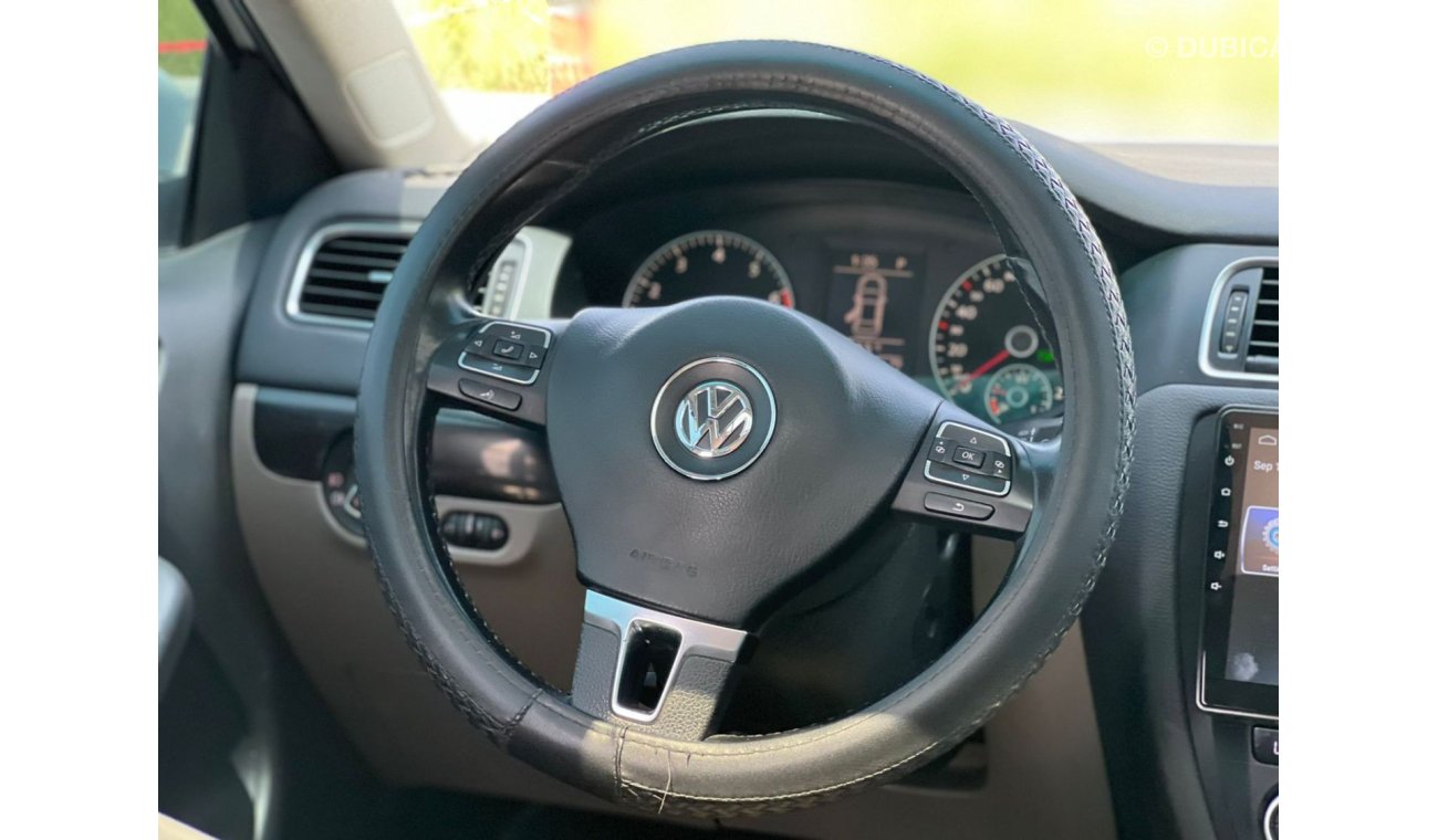 Volkswagen Jetta || Sunroof || GCC || Well Maintained