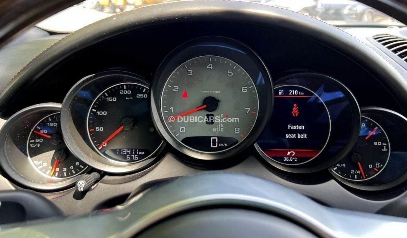 Porsche Cayenne S 2.9L (440 HP) 2018 V6 GCC Full Service History