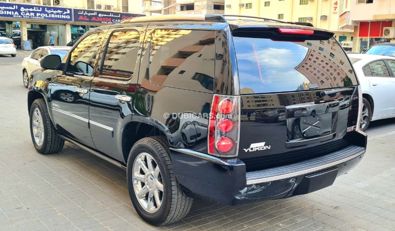 GMC Yukon GMC YUKON DENALI  2012 GCC  .  FULL OPTION.  SERVICE HISTORY  . ACCIDENT FREE  .. ORIGINAL PAINT  .