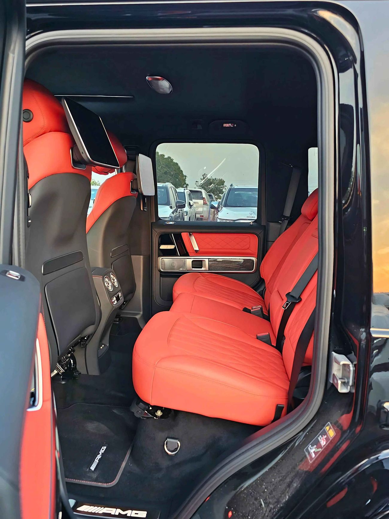 Mercedes-Benz G 63 AMG AIR SUSPENSION / 4.0L V8 / LEATHER SEATS / 4WD / DIGITAL DISPLAY (CODE#69059)
