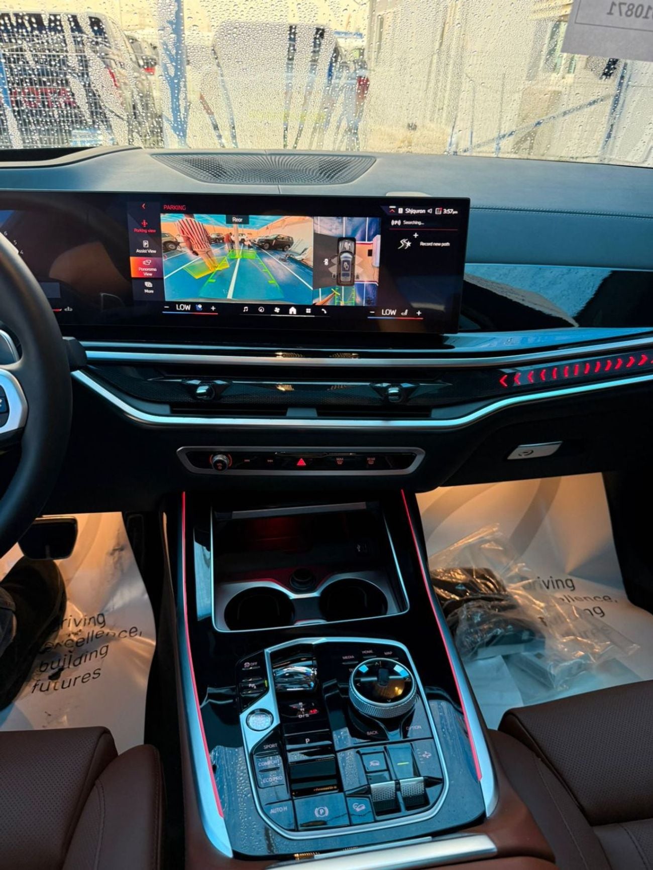 بي أم دبليو X7 The 2026 BMW X7 M60i xDrive is a full-size luxury performance SUV that blends V8 power, advanced tec