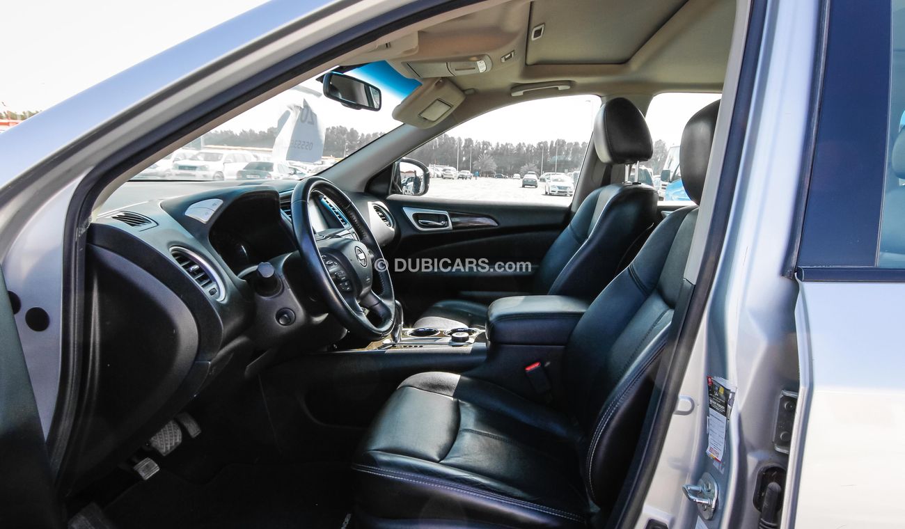 Nissan Pathfinder SV 4WD