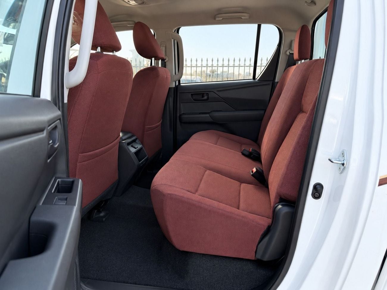 Toyota Hilux 2027 Toyota Hilux DLS | 2.8L Diesel A/T | 4x4 | GCC Spec | Export
