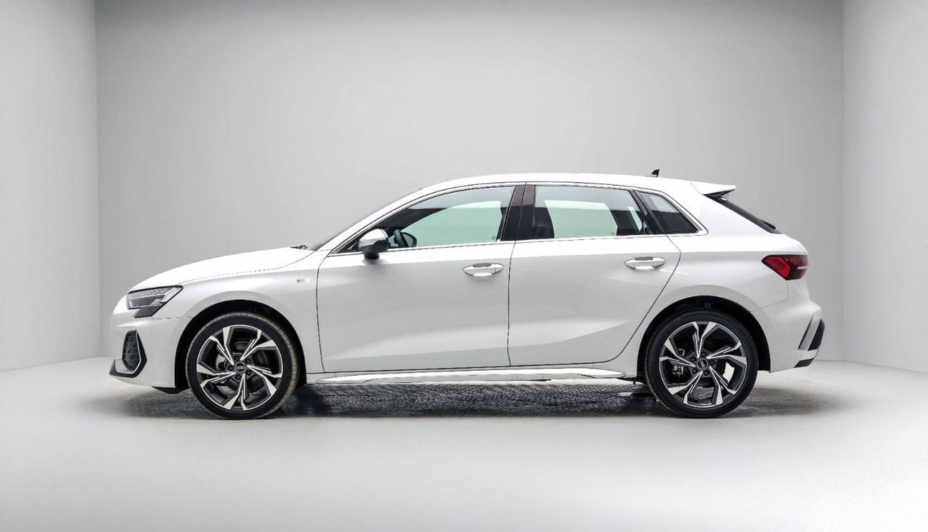 أودي A3 Sportback Flight Premium 1.5L - White Inside Black