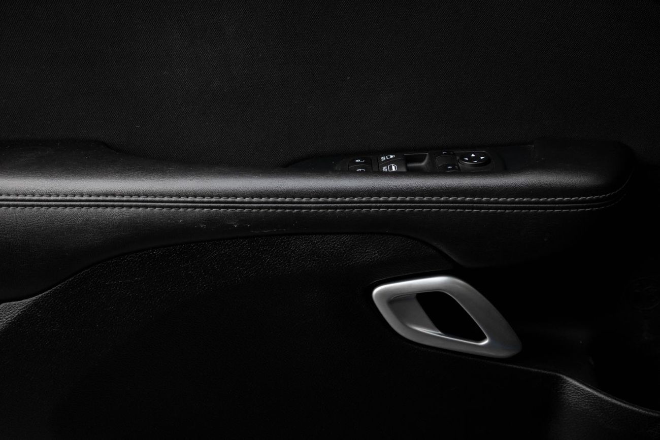 Dodge Challenger V6 SXT | 2,056 P.M  | 0% Downpayment | Impeccable Condition!