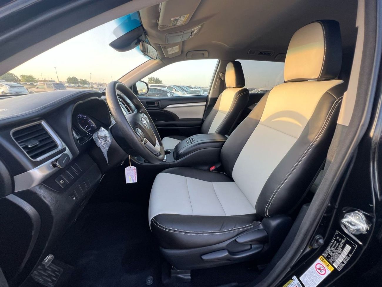 Toyota Highlander 2018 TOYOTA HIGHLANDER V6 3.5L - 4 WHEEL DRIVE (4X4 - LEATHER SEATS WITH 7 SEATER -