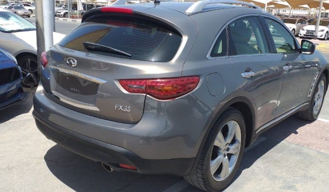 Infiniti FX35