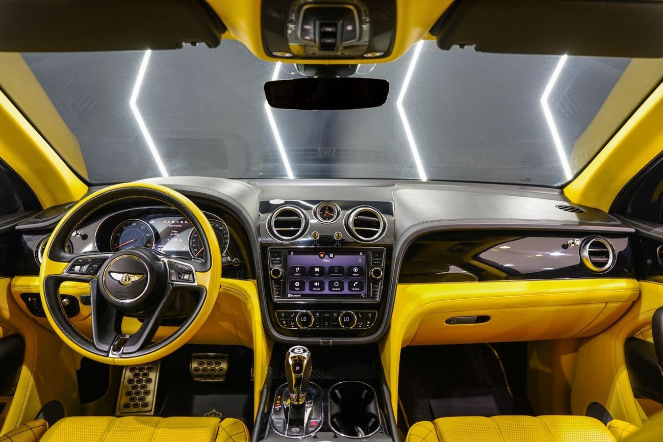 بنتلي بينتايجا W12 Mulliner, Carbon Body Kit, Individual Rear Seats w/ Entertainment, GCC Spec!!