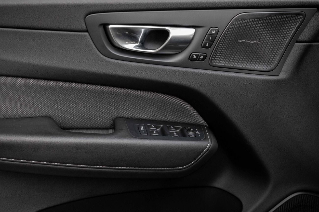 فولفو XC 60 B5 Ultimate Dark XC60 B5 Ultimate Dark | 2,350 P.M | 0% Downpayment | 2028 WARRANTY!