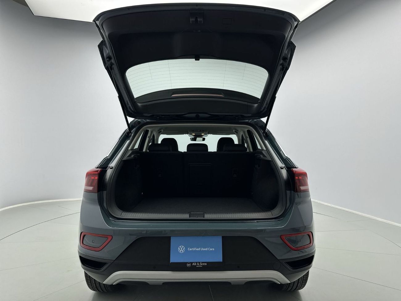 فولكس واجن T ROC LIFE T-Roc 2L | Smart Crossover with Camera & Park Sensors | VW Certified | GCC Spec