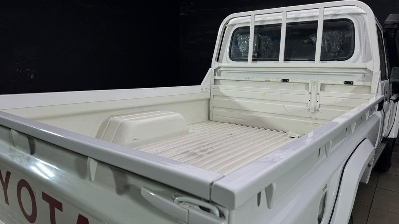 Toyota Land Cruiser Pick Up LAND CRUISER PICKUP ,MODEL YEAR 2020 ,DIESEL 4.5 LITER ,RIGHT HAND DRIVE