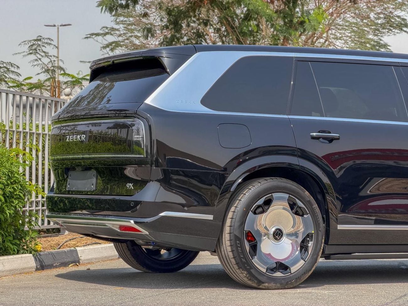 زيكر 9X 2025 ZEEKR 9X Ultra 55KWH I Range 1250KM  I2.0L DM-I Plugin Hybrid (898HP) I warranty&service