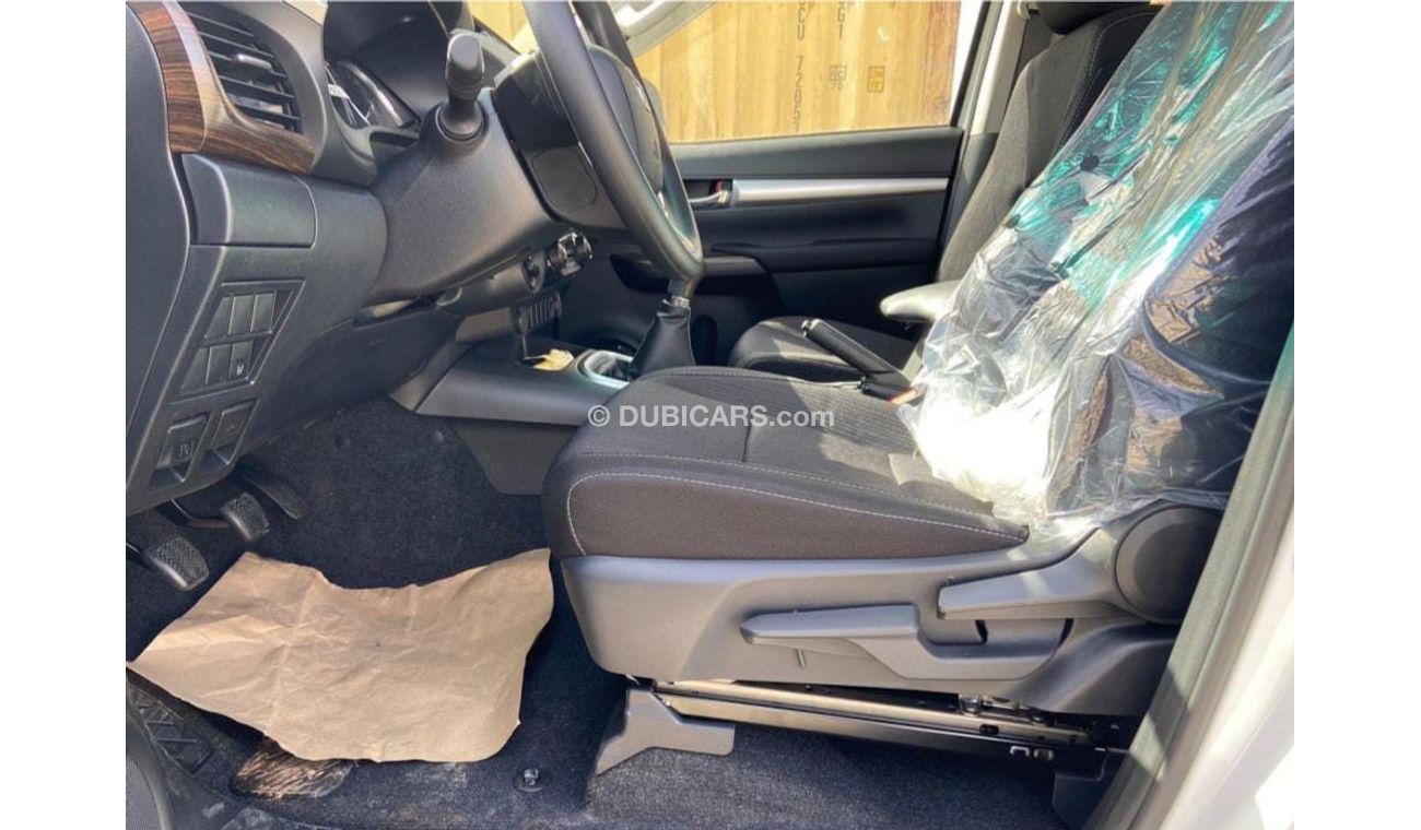 Toyota Hilux TOYOTA HILUX 2.7L PETROL 4/4 FULL OPTION 2023