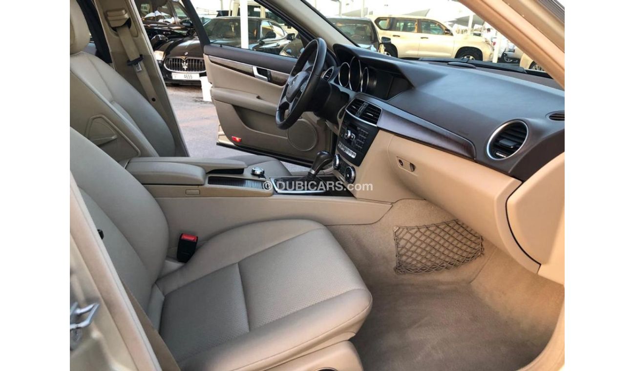 مرسيدس بنز C 200 موديل 2012 خليجي فل مواصفات كراسي جلد ومثبت سرعه وتحكم كهربي كامل ونظام صوت ممتاز وكاميرا خلفيه ومدخ