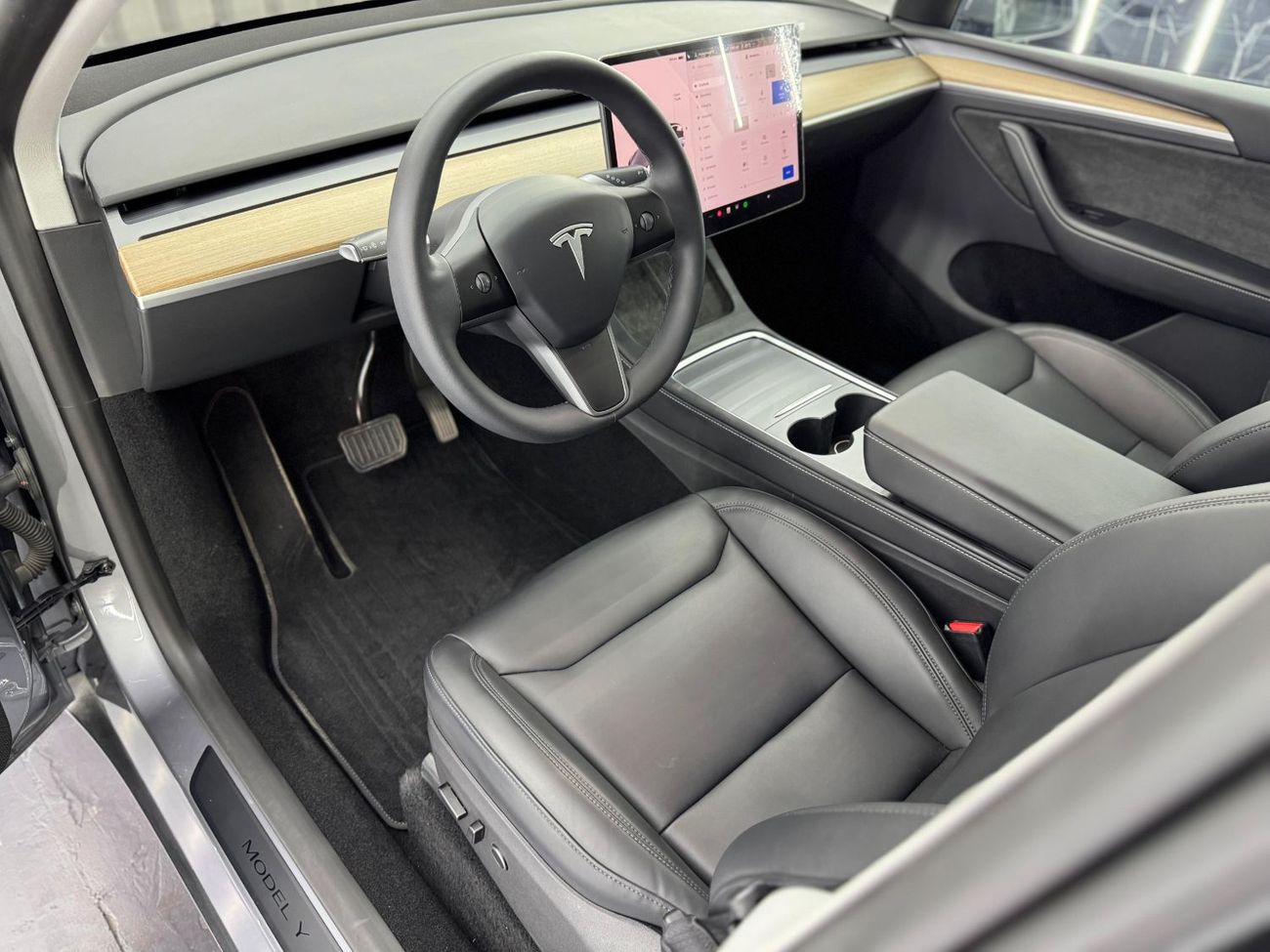 تسلا موديل Y Performance (AWD) 2024 Tesla Model Y Performance, 2028 Tesla Warranty, 2032 Tesla Battery + Drive Un